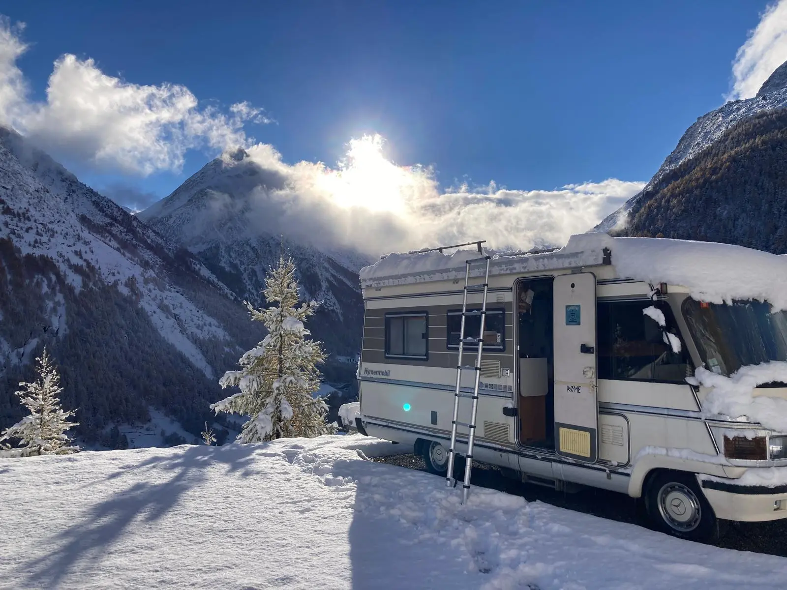 [background image] image of a welcoming restaurant table setup (for a modern restaurant)